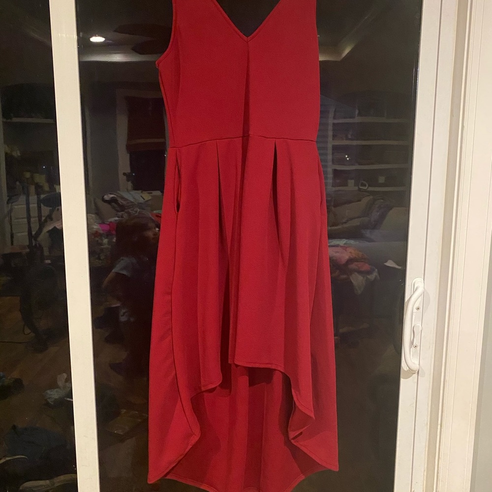 Beautiful V neck high low burgundy colored dress WITH POCKETS!!! 😍